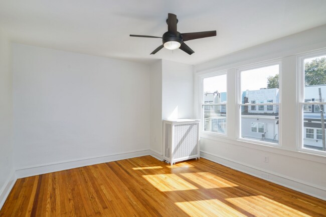 Foto del edificio - 5643 Ridgewood St