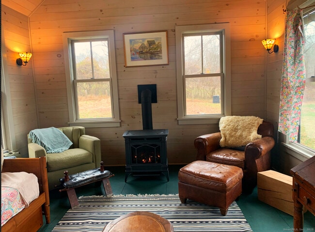 Foto del edificio - 126 Beaver Brook Rd