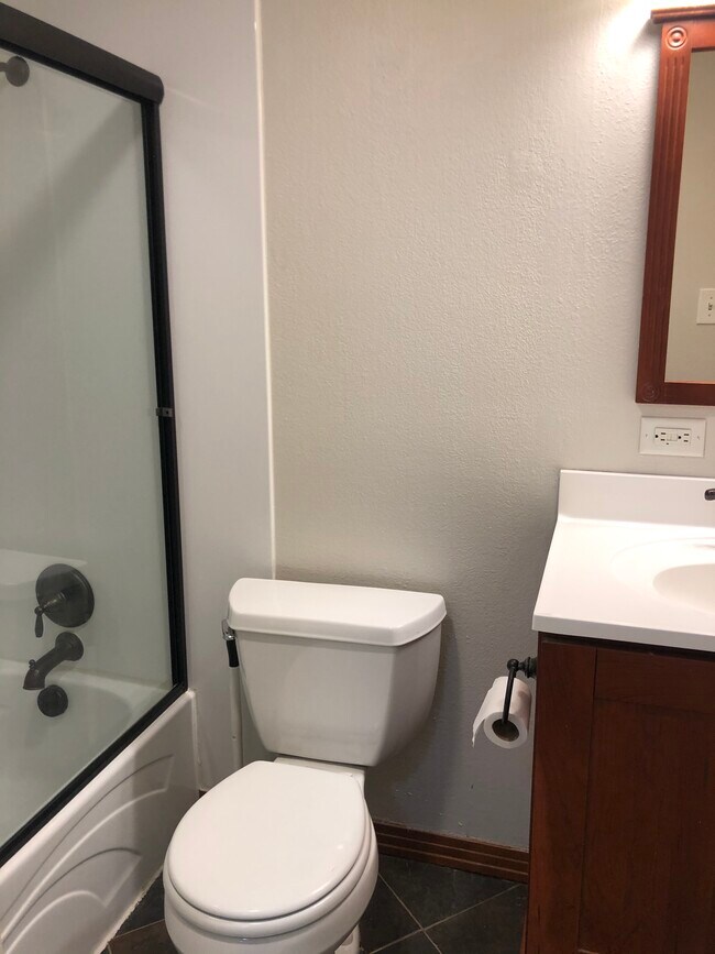 Bathroom - 1260 York St