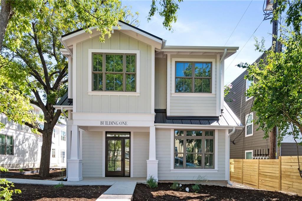 Foto principal - 704 1/2 W 2nd St