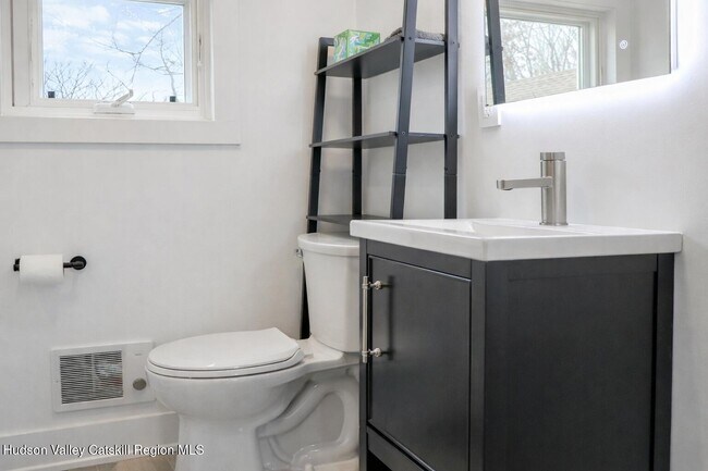 Building Photo - 18 Rock City Rd