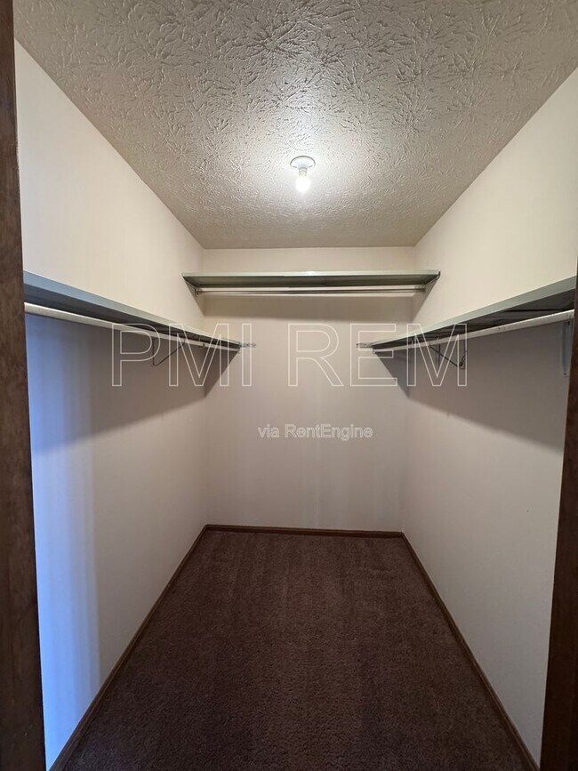 Foto del edificio - 7715 Hills and Dales Rd NW