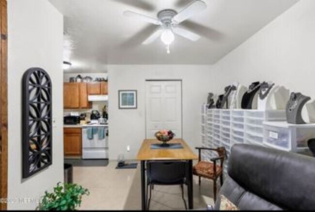 Building Photo - Cozy 2/1 Quadplex in NW Gainesville – Quie...