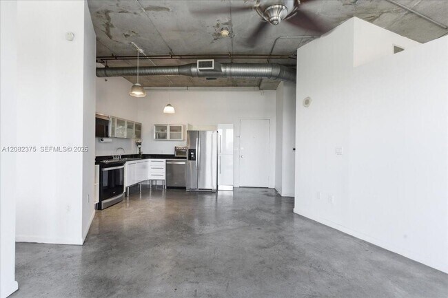 Foto del edificio - 10 SW South River Dr