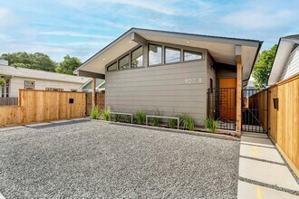 Building Photo - 907 Kern St