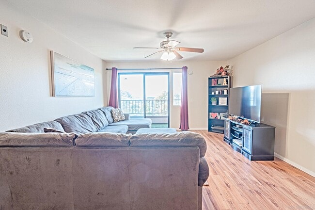 Building Photo - 5985 Dandridge Ln