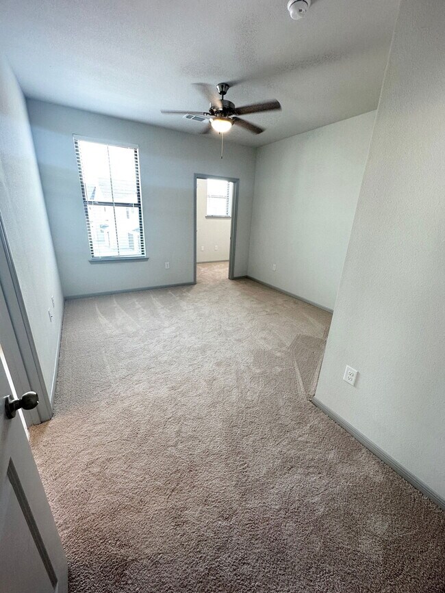 Foto del edificio - 1101 Halsey Dr