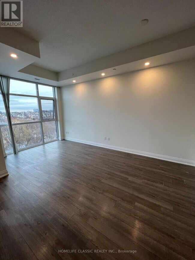 Photo du bâtiment - 8763 Bayview Ave