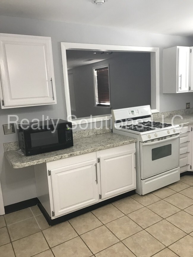 Foto del edificio - 2 Bedroom Apartment in Charming Audubon