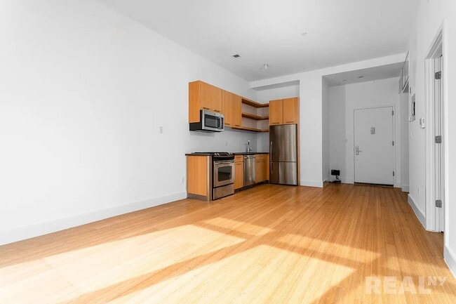 Building Photo - 177 Concord St