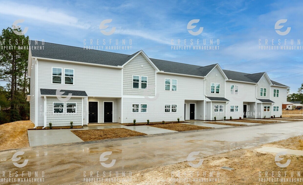 New Construction 2B/2.5B Townhome House Rental in Hope Mills, NC