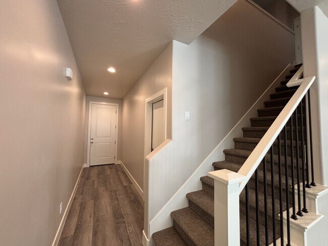 Foto del edificio - BRAND NEW TOWNHOME FOR RENT!