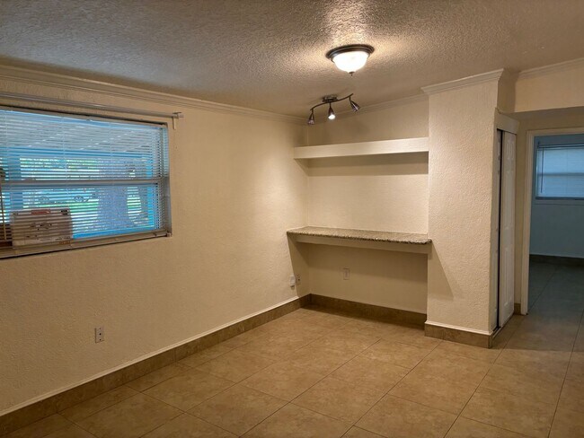 Building Photo - Move in ready 3 bedroom home
