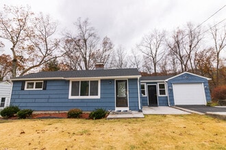 Building Photo - 149 Lakeside Blvd E