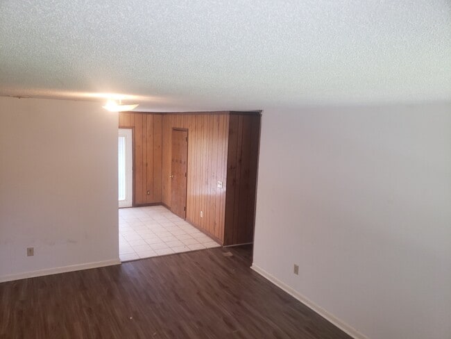 Foto del edificio - 5422 Sidbury Rd