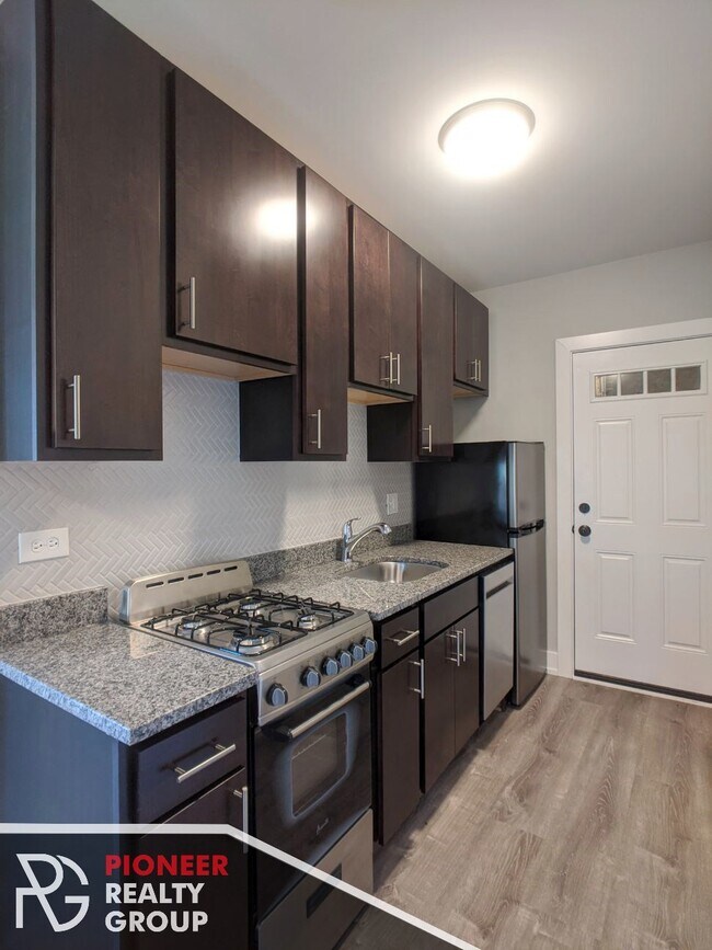 Foto del edificio - 709 W Brompton Ave