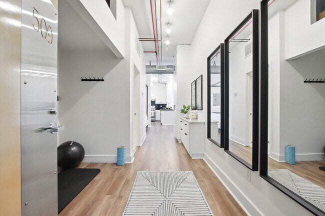 Foto del edificio - 300 NW 8th Ave