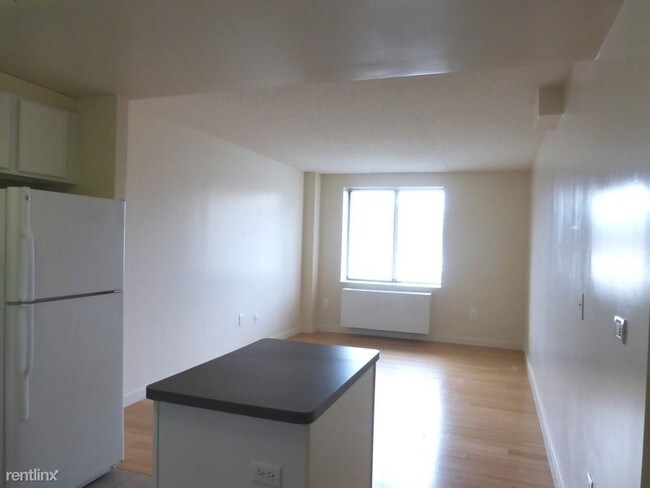 Building Photo - 311 W 141st St