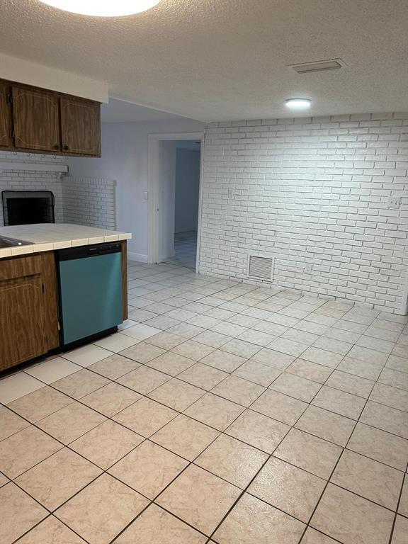 Building Photo - 4950 Fleetwood St