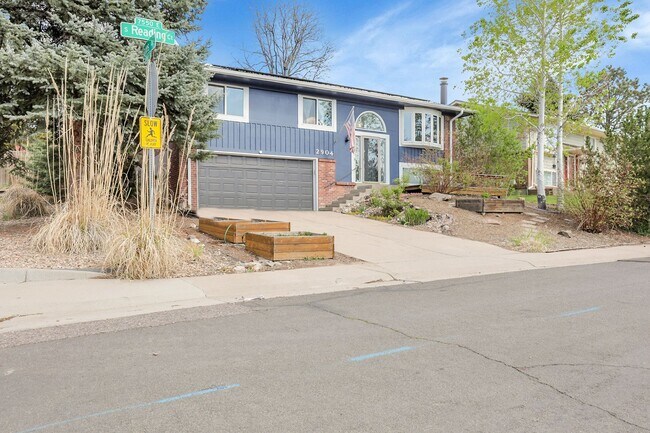 Foto del edificio - 3 bedroom, 3 bathroom home with 2 car garage