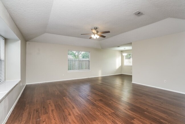 Foto del edificio - 21035 Rivershadows Ln