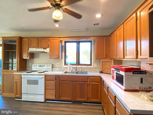 Foto del edificio - 20273 Cedar Grove Rd