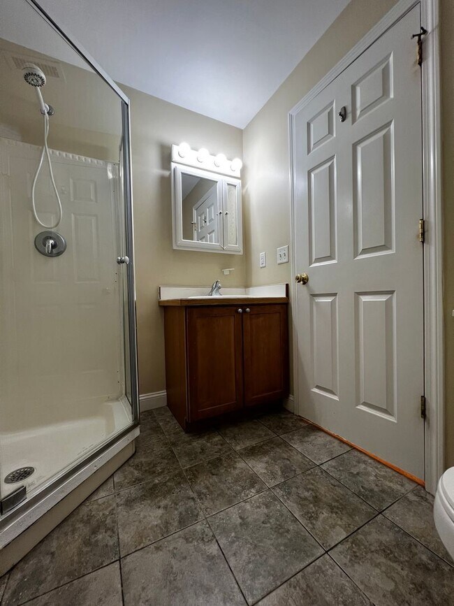 Building Photo - Large 4 bedroom unit right next to BU!