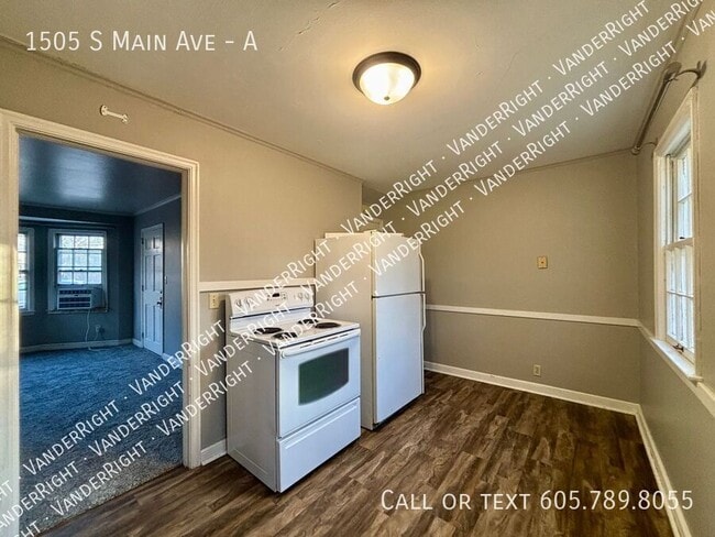 Building Photo - 1505 S Main Ave