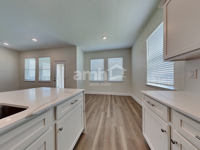 Foto del edificio - 27403 St Andrews Ave