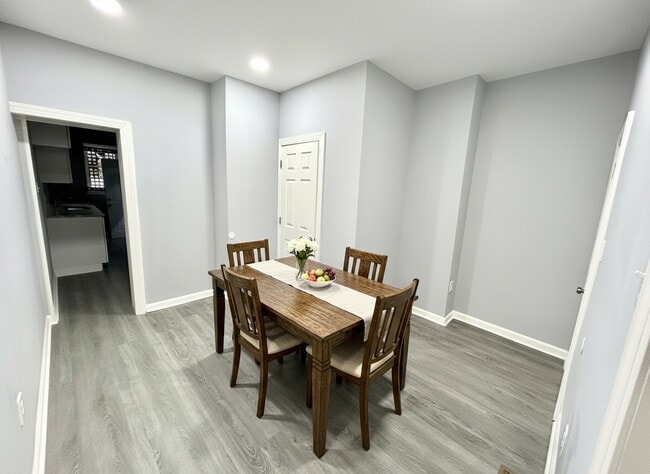 Building Photo - 2210 E Sergeant St