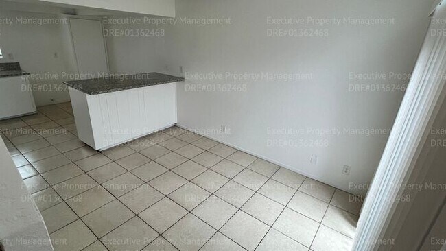 Building Photo - 1 bedroom and 1 bathroom. Stine Rd/ Ming Ave * Move in Special (on approved Credit)*