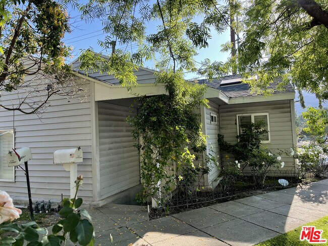 Foto del edificio - 3930 La Crescenta Ave