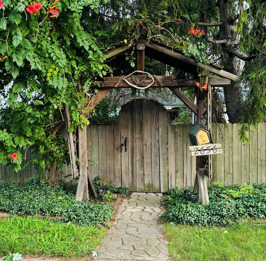 Foto principal - 2656 Neibel St