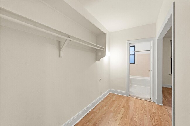 Foto del edificio - 2770 N Milwaukee Ave