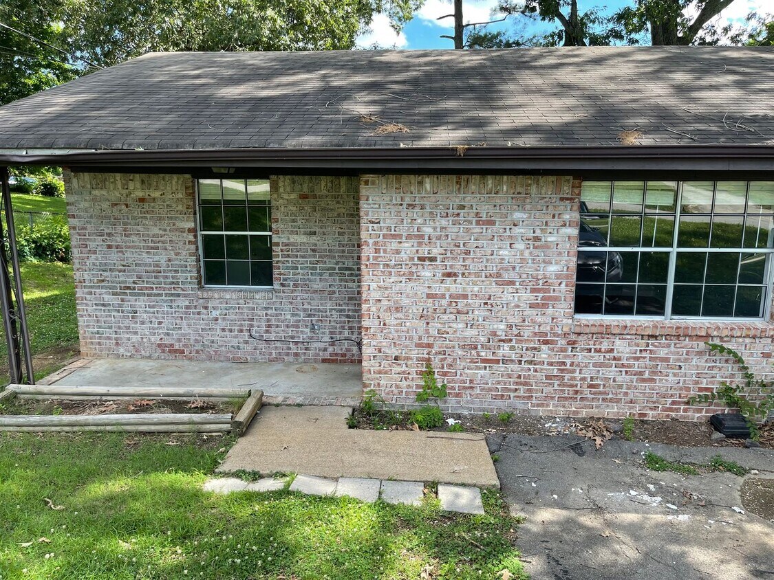 6802 Martha Ave Unit B, Chattanooga, TN 37412 Room for Rent in