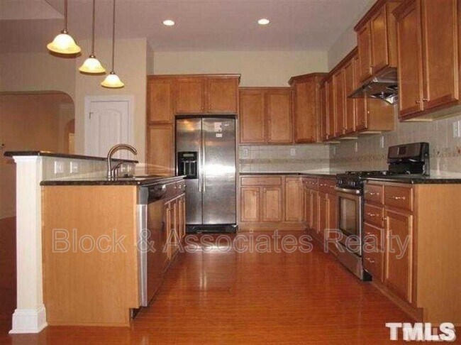 Building Photo - 706 Weavers Ridge Dr