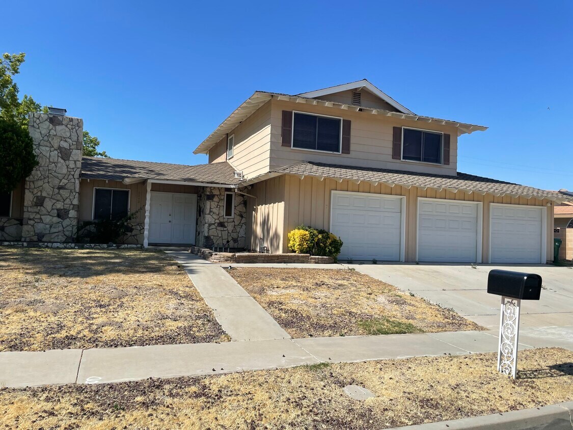 Foto principal - 2343 W Avenue K