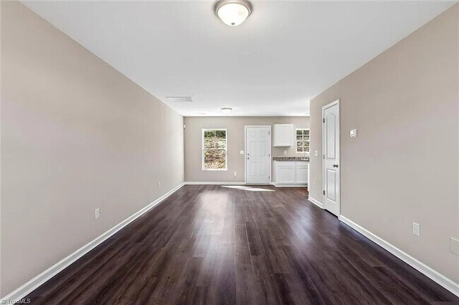 Foto del edificio - *** Move in Ready ***
