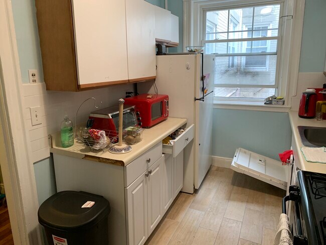 Building Photo - 14 Melvin Ave