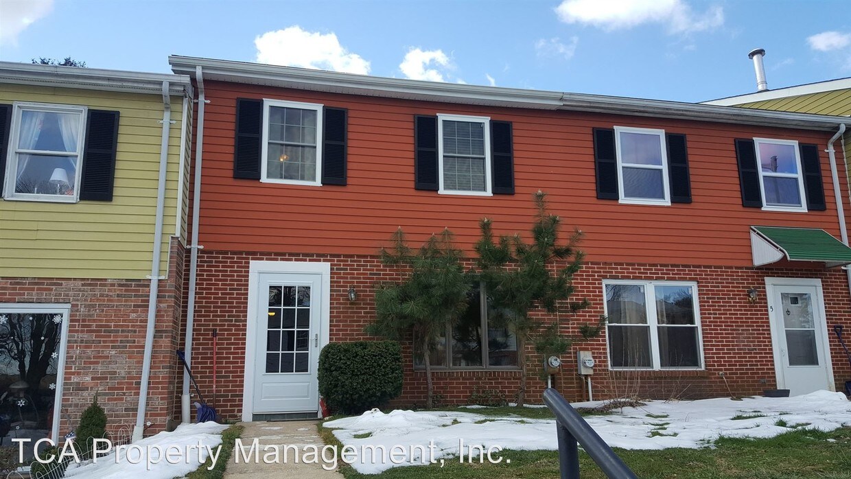 Primary Photo - 3 br, 1.5 bath House - 7 Louise Court