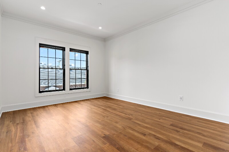 Primary Photo - 99 Lynde St