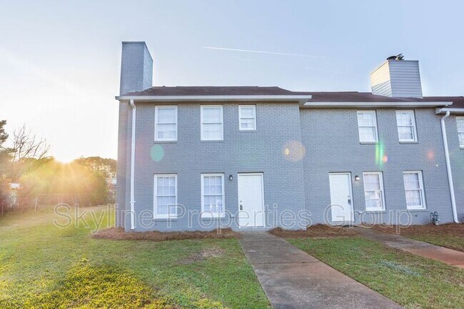 Foto del edificio - 121-133 Toby Springs Ln