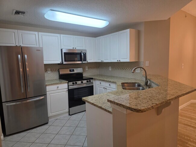 Building Photo - 5080 Fairways Cir