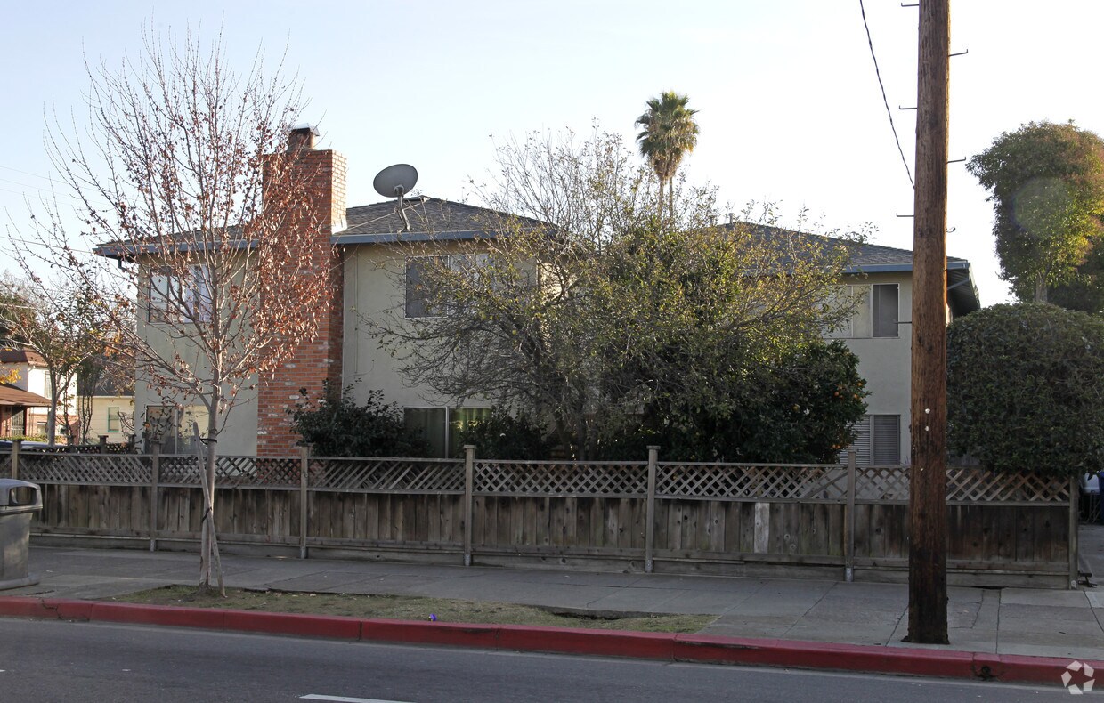 Building Photo - 1455 Bay St
