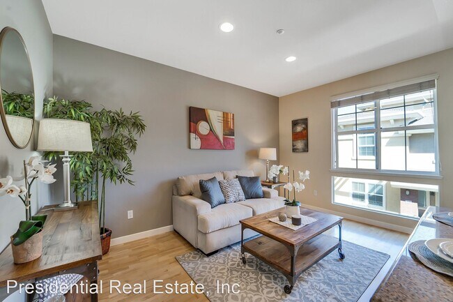 Foto del edificio - 2 br, 2.5 bath House - 566 N 7th St