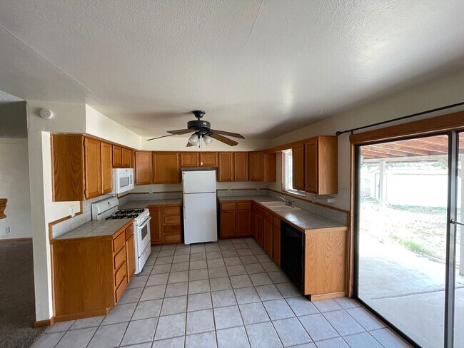Foto del edificio - SW Location- Hardwood Floors