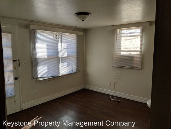 Building Photo - 1 br, 1 bath House - 1225 E. Davenport Str...