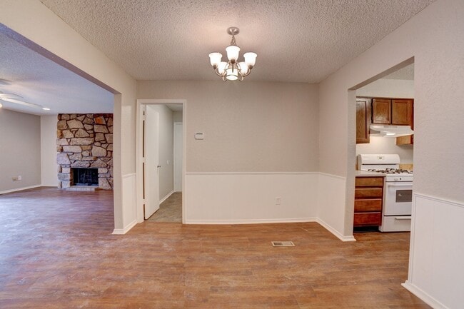 Foto del edificio - PETS NOT ALLOWED - Newly renovated duplex unit in the heart of midtown Tulsa
