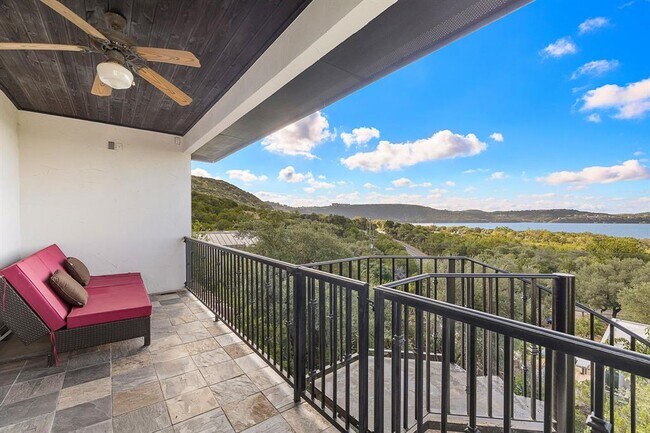 Foto del edificio - 13803 Lakeview Dr