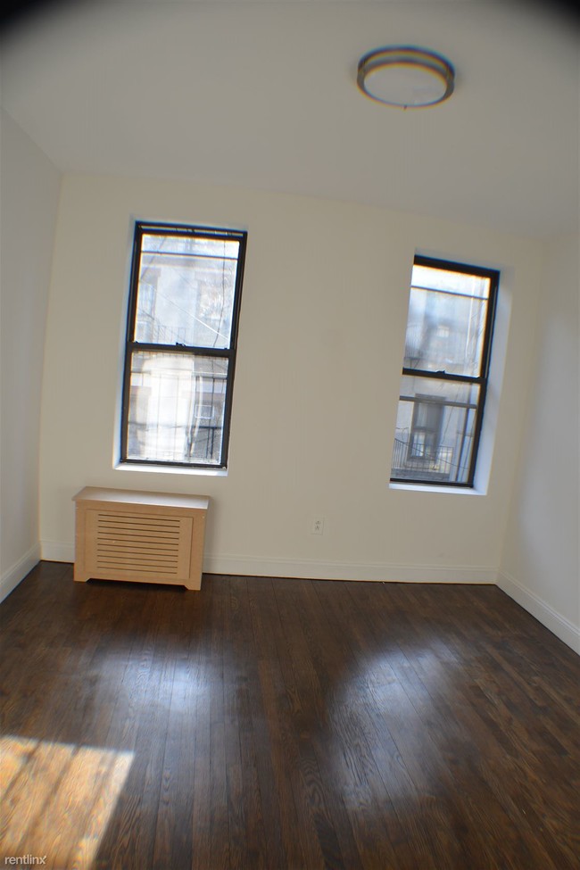 Building Photo - 214 E 89th St